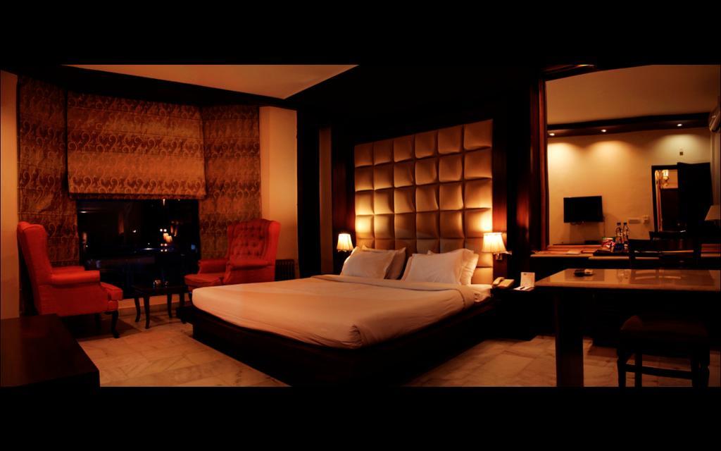 Hotel Clark Greens Ню Делхи Екстериор снимка